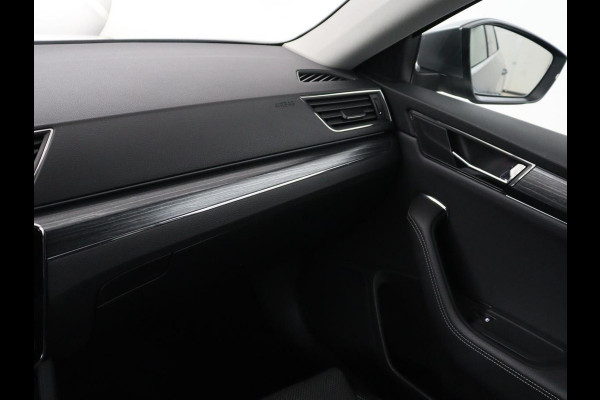 Škoda Superb Combi 1.4 TSI iV Business Edition Plus | SOH 93,2% | Camera | Cruise control | Navigatie | DAB+ | Carplay | Climate control | Sfeerverlichting