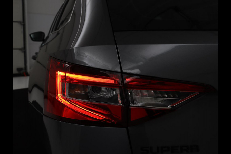 Škoda Superb Combi 1.4 TSI iV Business Edition Plus | SOH 93,2% | Camera | Cruise control | Navigatie | DAB+ | Carplay | Climate control | Sfeerverlichting