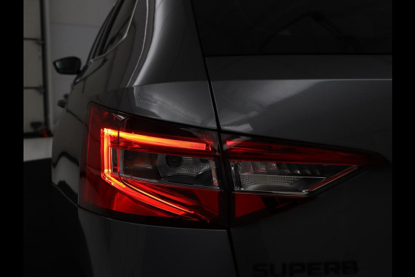 Škoda Superb Combi 1.4 TSI iV Business Edition Plus | SOH 93,2% | Camera | Cruise control | Navigatie | DAB+ | Carplay | Climate control | Sfeerverlichting