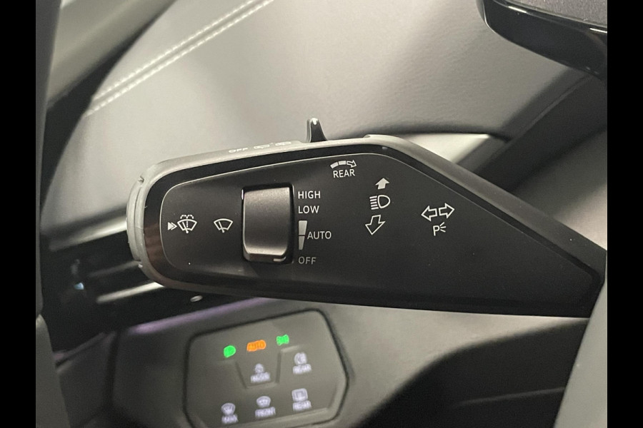 Volkswagen ID.4 Pro Limited Edition 77 kWh Navigatie Apple Carplay/Android Auto Keyless PDC V+A Climate Control DAB+ Lane Assist Adaptieve Cruise control Velours / Alcantara bekleding 19" Lichtmetalen Velgen