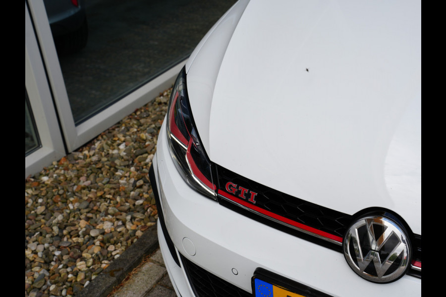Volkswagen Golf 2.0 TSI GTI Performance | Panoramadak | BearLock Anti-diefstal | Maxton Design Kit |