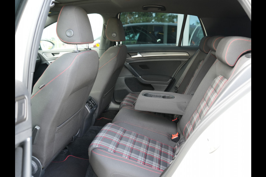 Volkswagen Golf 2.0 TSI GTI Performance | Panoramadak | BearLock Anti-diefstal | Maxton Design Kit |