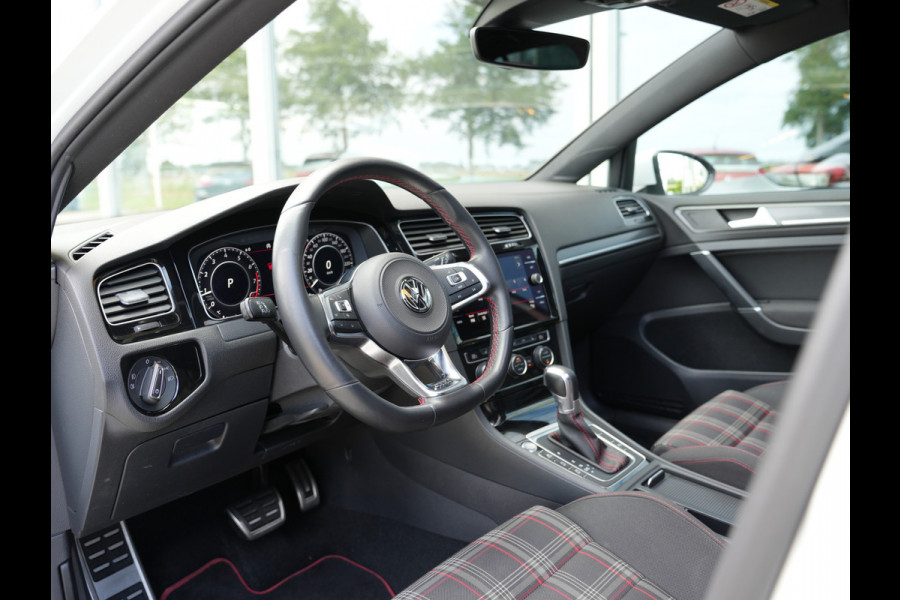 Volkswagen Golf 2.0 TSI GTI Performance | Panoramadak | BearLock Anti-diefstal | Maxton Design Kit |