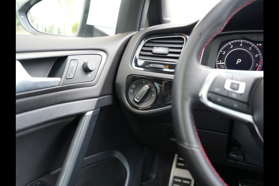 Volkswagen Golf 2.0 TSI GTI Performance | Panoramadak | BearLock Anti-diefstal | Maxton Design Kit |