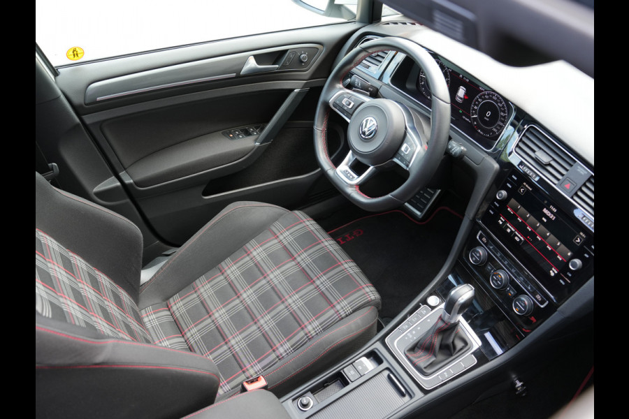 Volkswagen Golf 2.0 TSI GTI Performance | Panoramadak | BearLock Anti-diefstal | Maxton Design Kit |