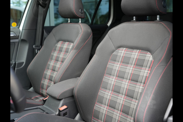 Volkswagen Golf 2.0 TSI GTI Performance | Panoramadak | BearLock Anti-diefstal | Maxton Design Kit |