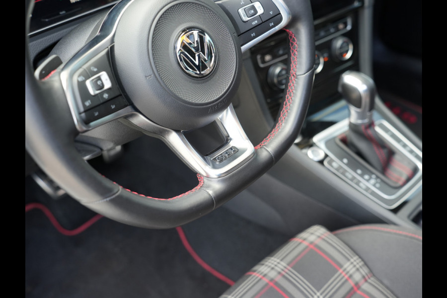 Volkswagen Golf 2.0 TSI GTI Performance | Panoramadak | BearLock Anti-diefstal | Maxton Design Kit |