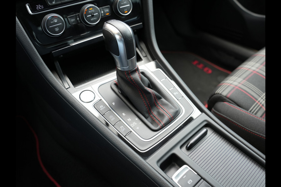 Volkswagen Golf 2.0 TSI GTI Performance | Panoramadak | BearLock Anti-diefstal | Maxton Design Kit |
