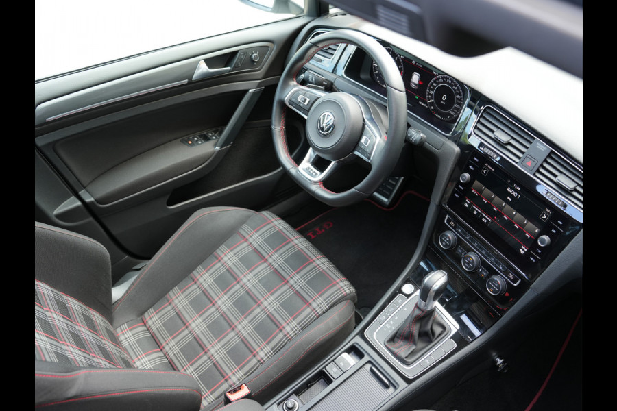 Volkswagen Golf 2.0 TSI GTI Performance | Panoramadak | BearLock Anti-diefstal | Maxton Design Kit |