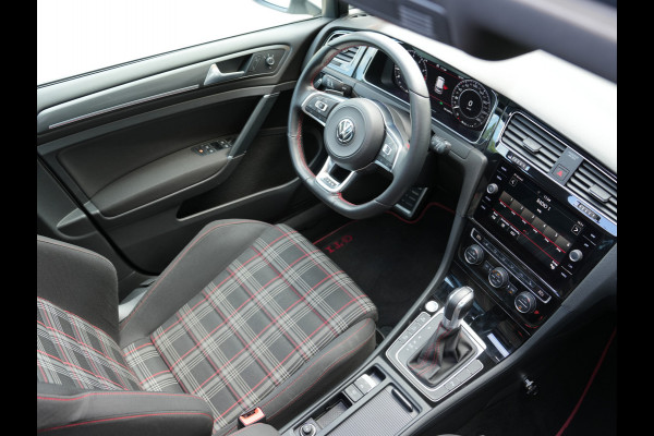 Volkswagen Golf 2.0 TSI GTI Performance | Panoramadak | BearLock Anti-diefstal | Maxton Design Kit |