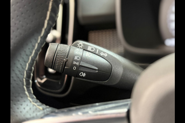 Volvo XC40 1.5 T3 R-Design | Pano | Winterpakket | Elektr voorstoelen+memory | Camera | Carplay