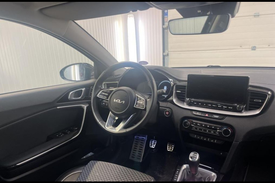 Kia Ceed Sportswagon 1.0 T-GDi 120PK ExecutiveLine / Panorama-schuifdak / 1/2 Leder / Navigatie / Airco-ecc./ Pdc+Camera / Stoel-Stuurverwarming / Apk 02-2028