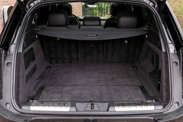 Land Rover Range Rover Sport 3.0 P550e Autobiography Full Option | Trekhaak | Schuifdak | Meridian | Softclose | Massage | 23''