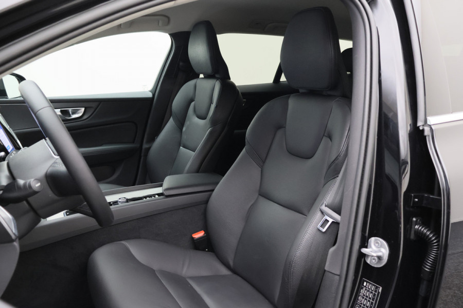 Volvo V60 2.0 B4 Core Climate Pack, ACC, Camera, Apple Carplay, Keyless, Trekhaak