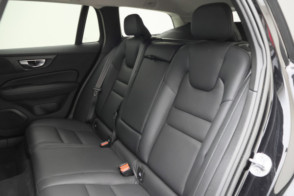 Volvo V60 2.0 B4 Core Climate Pack, ACC, Camera, Apple Carplay, Keyless, Trekhaak