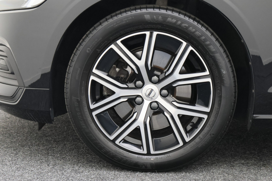 Volvo V60 2.0 B4 Core Climate Pack, ACC, Camera, Apple Carplay, Keyless, Trekhaak