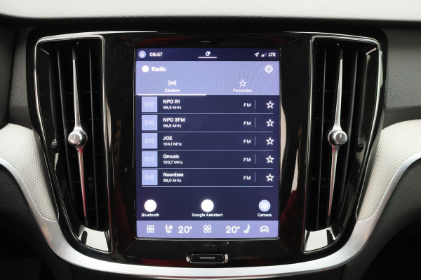 Volvo V60 2.0 B4 Core Climate Pack, ACC, Camera, Apple Carplay, Keyless, Trekhaak