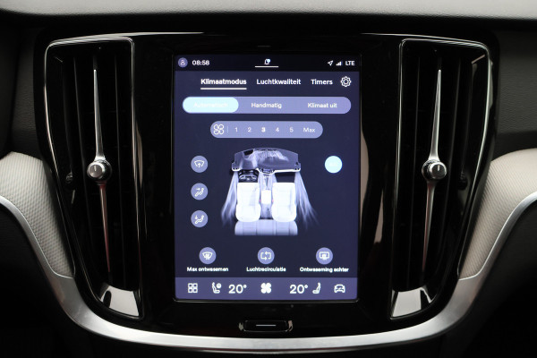 Volvo V60 2.0 B4 Core Climate Pack, ACC, Camera, Apple Carplay, Keyless, Trekhaak