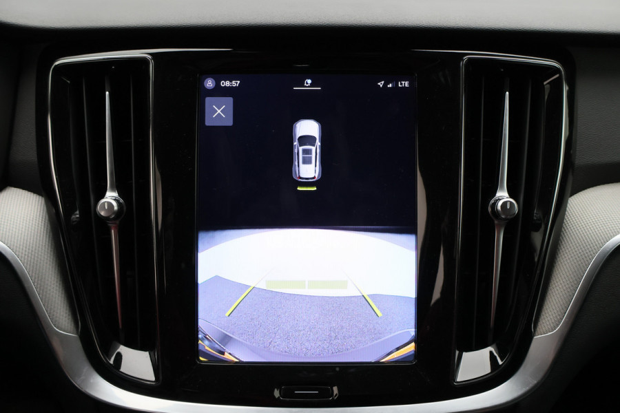 Volvo V60 2.0 B4 Core Climate Pack, ACC, Camera, Apple Carplay, Keyless, Trekhaak