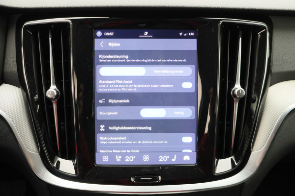 Volvo V60 2.0 B4 Core Climate Pack, ACC, Camera, Apple Carplay, Keyless, Trekhaak
