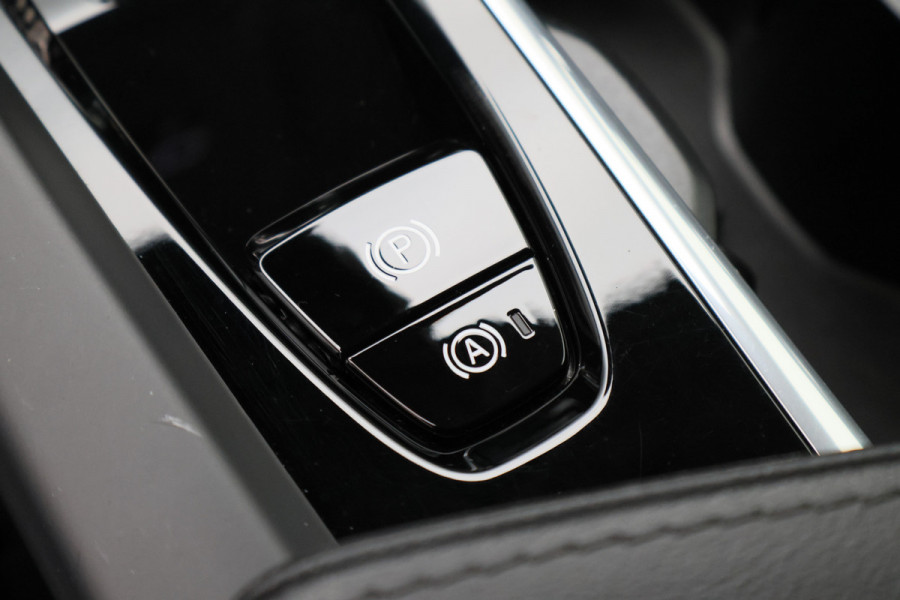 Volvo V60 2.0 B4 Core Climate Pack, ACC, Camera, Apple Carplay, Keyless, Trekhaak