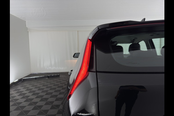 Kia Niro EV DynamicLine 64.8 kWh [3-Fase-11kW] {SoH-96%} (INCL-BTW) Aut. *LEATHER-FABRIC | ADAPTIVE-CRUISE | DIGI-COCKPIT | KEYLESS | CAMERA | DAB | COMFORTSEATS | SHIFTPADDLES | ECC | PDC | CARPLAY | AMBIENT-LIGHT | 17''ALU*