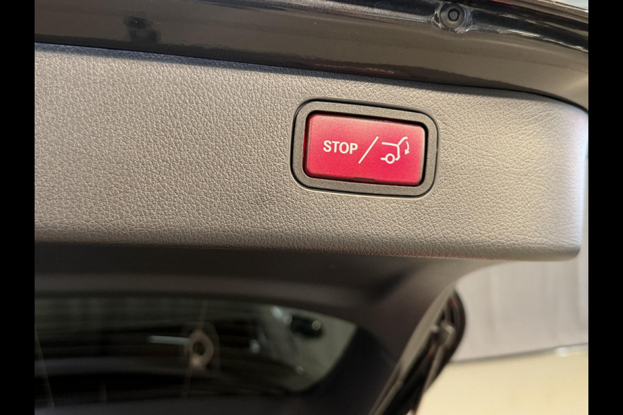 Mercedes-Benz C-Klasse Estate 300 e AMG Line 18"/Panoramadak/Trekhaak/LED/Stoelverwarming/Sfeerverlichting/Elektrische klep/Apple Carplay & Android Auto