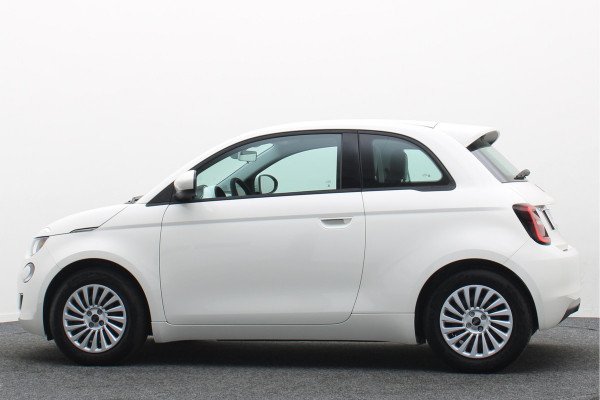 Fiat 500E Icon 42 kWh Virtual Cockpit, Cruise, Apple Carplay, Lane Assist, Climate, DAB, LED, 16''