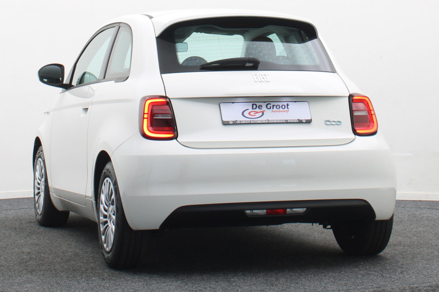 Fiat 500E Icon 42 kWh Virtual Cockpit, Cruise, Apple Carplay, Lane Assist, Climate, DAB, LED, 16''