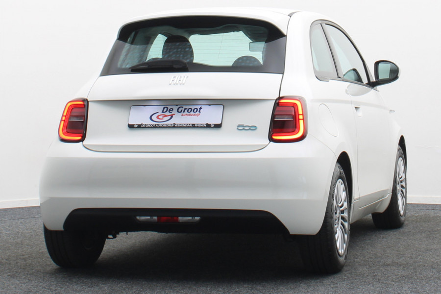 Fiat 500E Icon 42 kWh Virtual Cockpit, Cruise, Apple Carplay, Lane Assist, Climate, DAB, LED, 16''