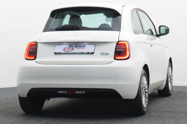 Fiat 500E Icon 42 kWh Virtual Cockpit, Cruise, Apple Carplay, Lane Assist, Climate, DAB, LED, 16''