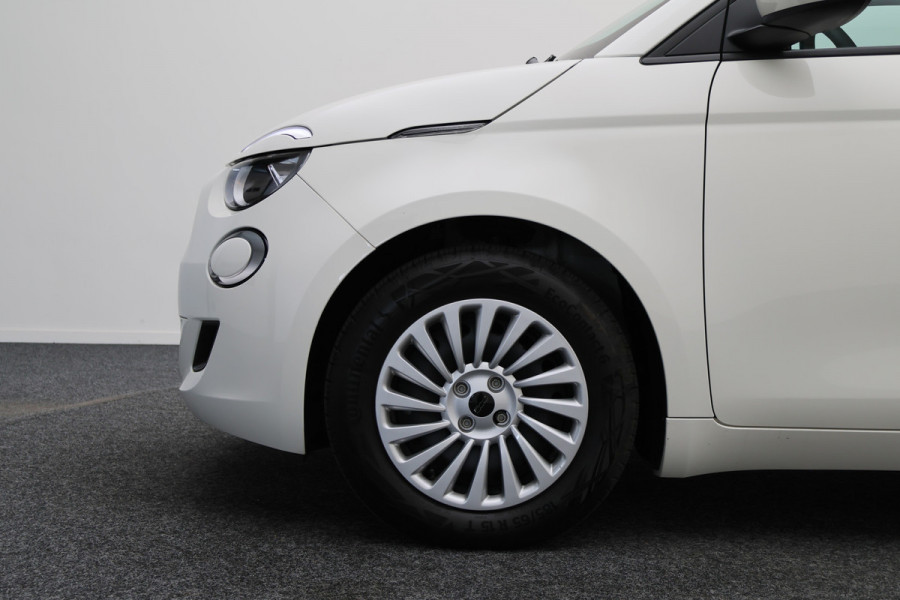 Fiat 500E Icon 42 kWh Virtual Cockpit, Cruise, Apple Carplay, Lane Assist, Climate, DAB, LED, 16''