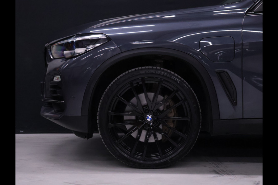 BMW X5 xDrive45e Sport [SOH 97%, PANORAMADAK, HARMAN KARDON, TREKHAAK, LUCHTVERING, APPLE CARPLAY, ANDROID AUTO, MEMORY SEATS, M SPORT VELG, CAMERA, NIEUWSTAAT]