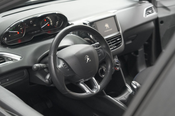 Peugeot 208 PureTech 82 Signature | Parkeersensoren | Apple Carplay | Navigatie