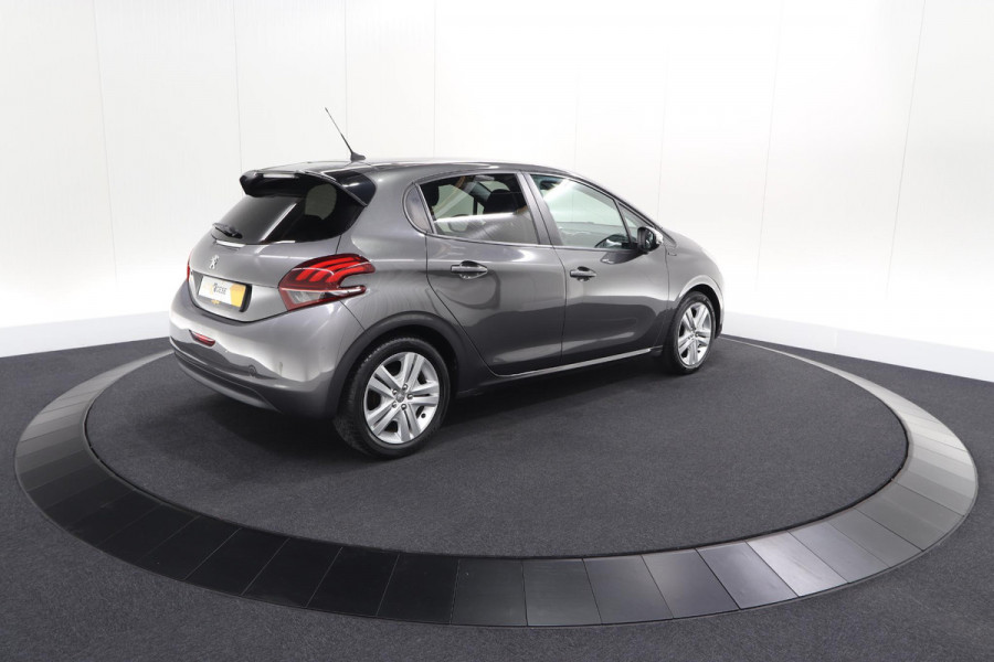Peugeot 208 PureTech 82 Signature | Parkeersensoren | Apple Carplay | Navigatie