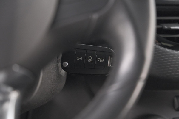 Peugeot 208 PureTech 82 Signature | Parkeersensoren | Apple Carplay | Navigatie