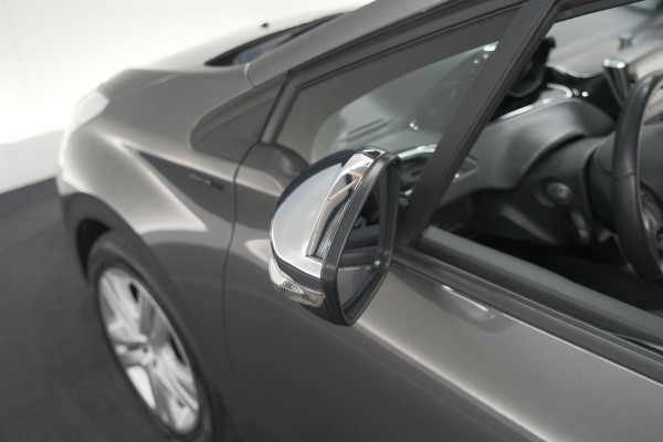 Peugeot 208 PureTech 82 Signature | Parkeersensoren | Apple Carplay | Navigatie