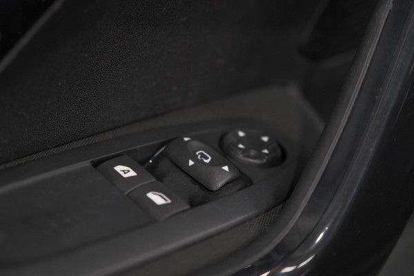 Peugeot 208 PureTech 82 Signature | Parkeersensoren | Apple Carplay | Navigatie