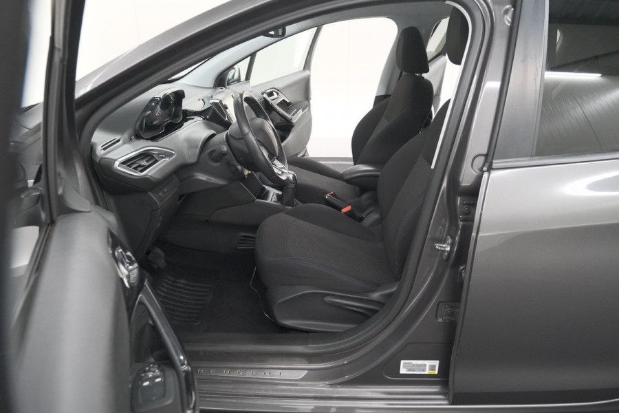 Peugeot 208 PureTech 82 Signature | Parkeersensoren | Apple Carplay | Navigatie