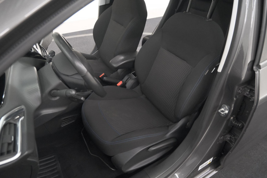 Peugeot 208 PureTech 82 Signature | Parkeersensoren | Apple Carplay | Navigatie