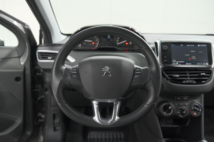 Peugeot 208 PureTech 82 Signature | Parkeersensoren | Apple Carplay | Navigatie