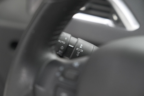 Peugeot 208 PureTech 82 Signature | Parkeersensoren | Apple Carplay | Navigatie