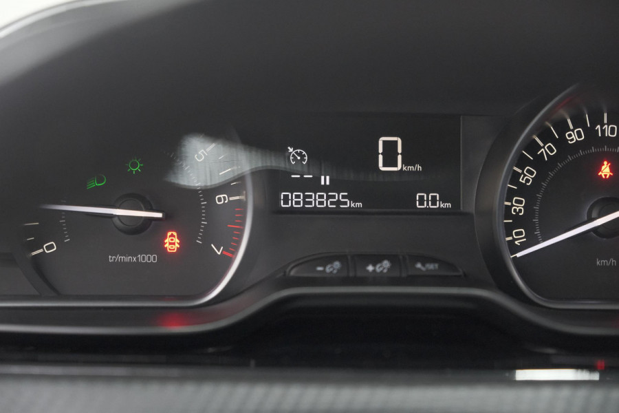 Peugeot 208 PureTech 82 Signature | Parkeersensoren | Apple Carplay | Navigatie