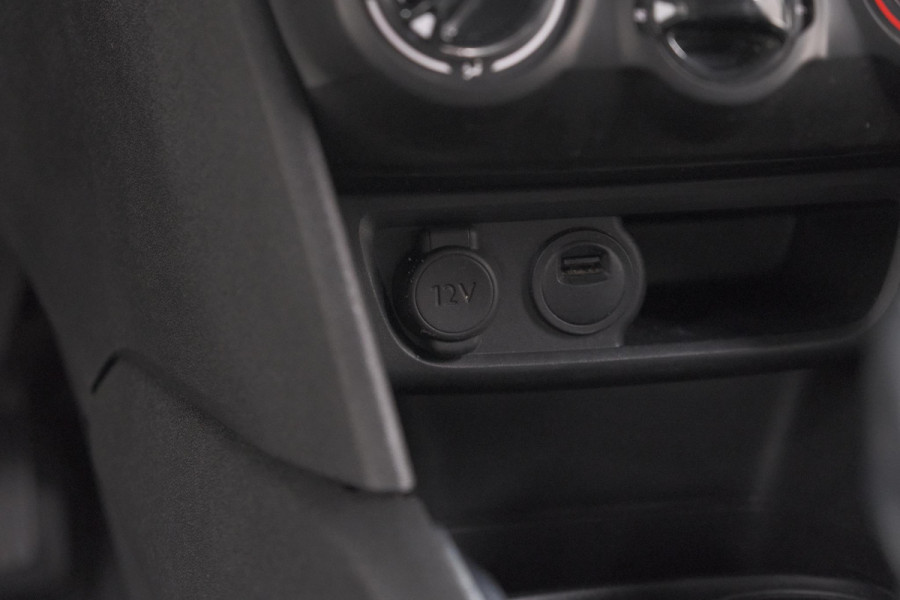 Peugeot 208 PureTech 82 Signature | Parkeersensoren | Apple Carplay | Navigatie