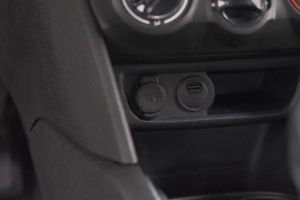 Peugeot 208 PureTech 82 Signature | Parkeersensoren | Apple Carplay | Navigatie