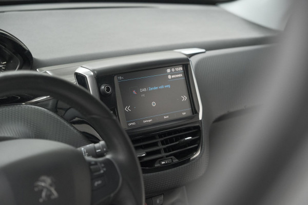 Peugeot 208 PureTech 82 Signature | Parkeersensoren | Apple Carplay | Navigatie