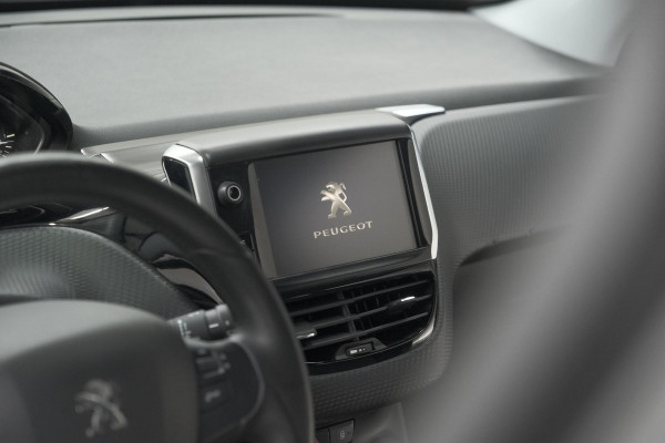 Peugeot 208 PureTech 82 Signature | Parkeersensoren | Apple Carplay | Navigatie