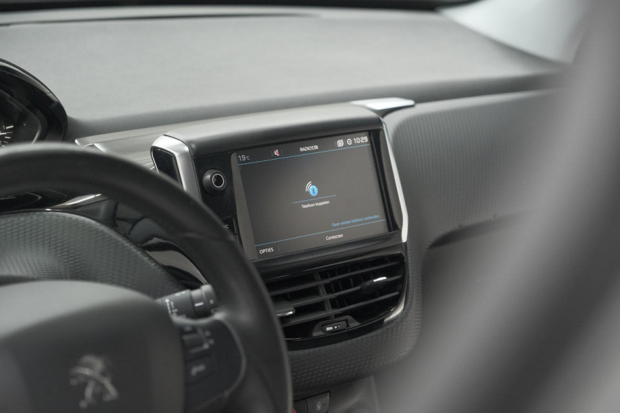 Peugeot 208 PureTech 82 Signature | Parkeersensoren | Apple Carplay | Navigatie