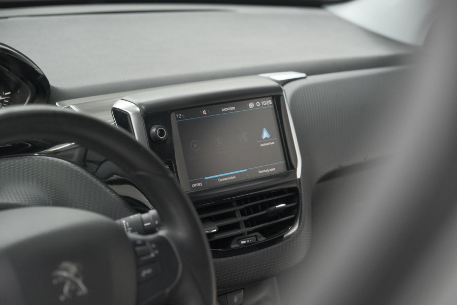 Peugeot 208 PureTech 82 Signature | Parkeersensoren | Apple Carplay | Navigatie