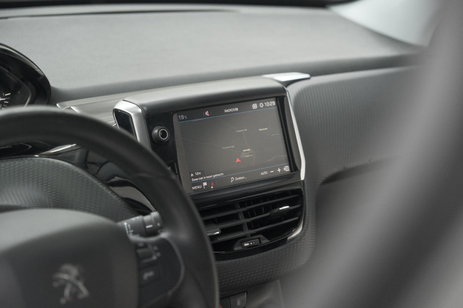 Peugeot 208 PureTech 82 Signature | Parkeersensoren | Apple Carplay | Navigatie